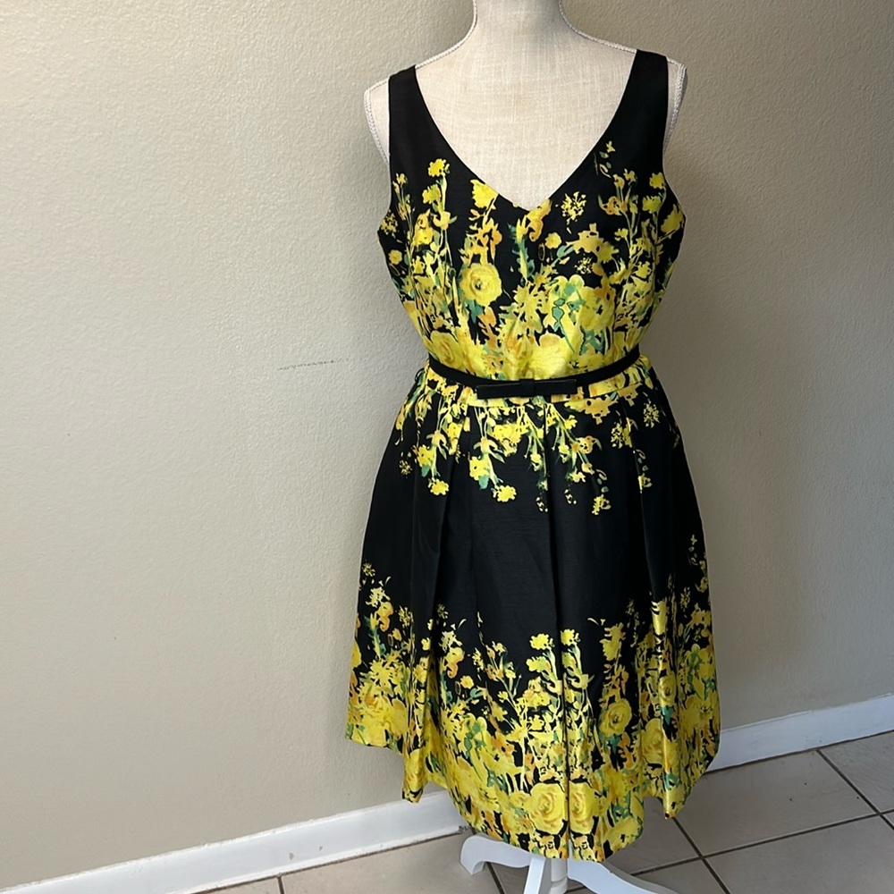 Black/Yellow sleeveless, V-Neck Dress with Belt